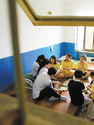 在监区，见到了亲人吃上了饺子