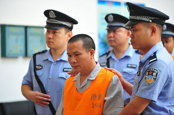 海南一黑社会开KTV设吸毒包厢 公职人员成其保护伞