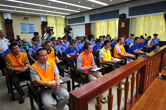 海南一黑社会开KTV设吸毒包厢 公职人员成其保护伞