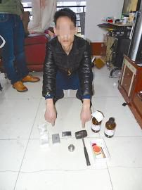 抓获的犯罪嫌疑人指认现场