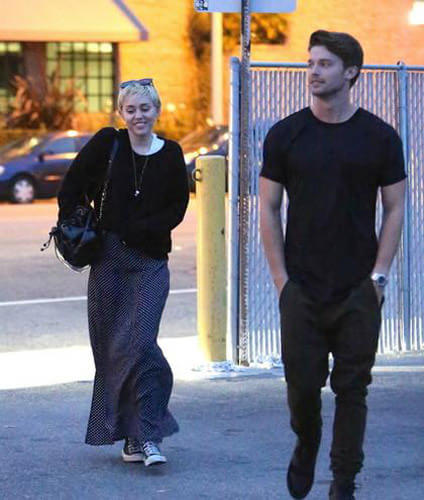 麦莉与施瓦辛格儿子(资料图)