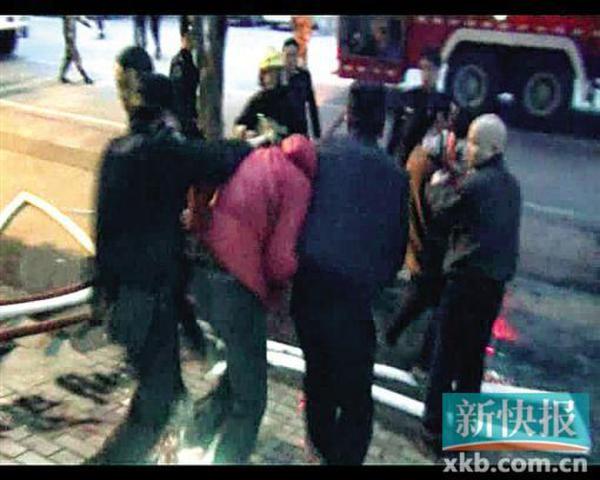 吸毒男劫持亲生子 放火烧毁妻子工厂