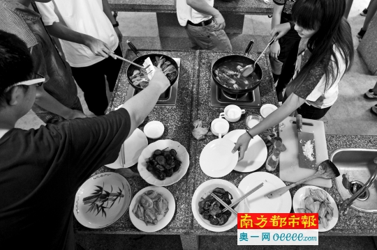 广东17岁女孩染上毒品 为筹毒资在酒吧当啤酒妹