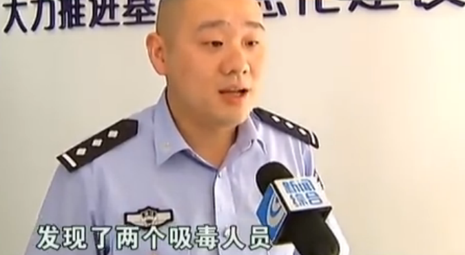 实拍女子吸毒后赤身裸体在街头手舞足蹈