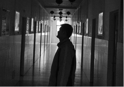 戒毒所探访一吸毒人员的心路历程 吸毒赌博花光800万