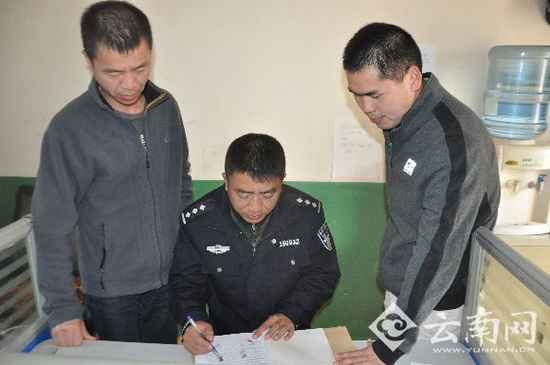 赵林与同事真正查阅案件卷宗