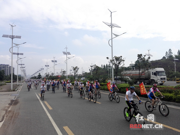 三湘骑行接力号角吹响 禁毒志愿者永州集结再次出发。