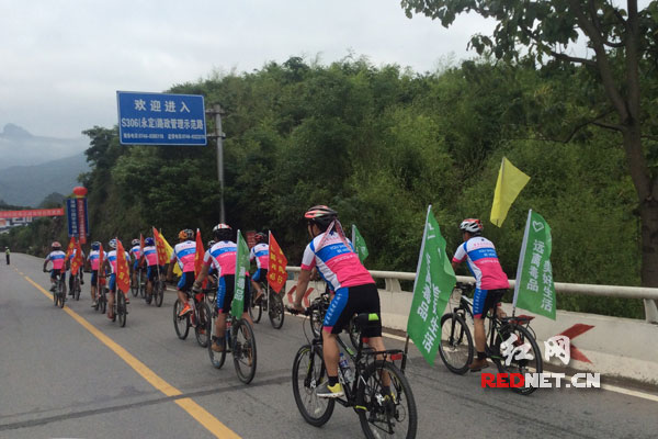 骑行近8个小时,终于进入张家界。