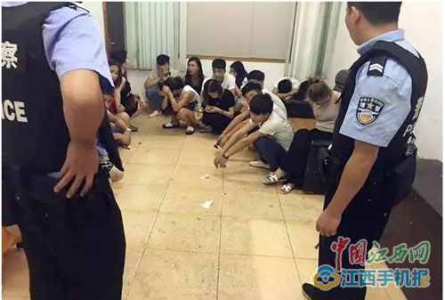 江西一废弃厂房变毒窝 22名男女聚众吸毒