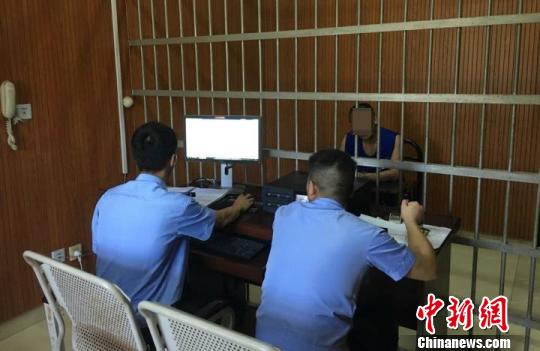 浙江警方将正在戒毒的“瘾君子”带回因曾贩毒给他人
