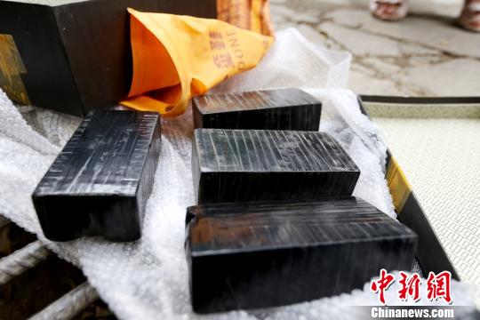 观山湖警方侦破特大毒品案两对“毒鸳鸯”织起贩毒网