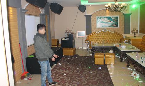 南宁查获一野外豪华吸毒会所 抓获数十名吸毒人员