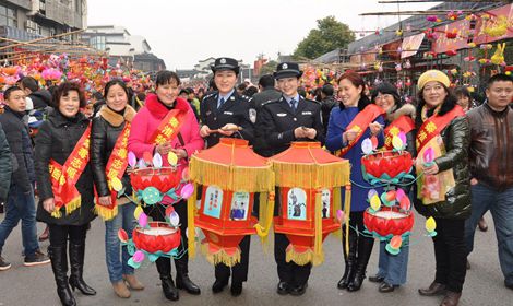 南京秦淮点亮2015元宵节首盏禁毒花灯