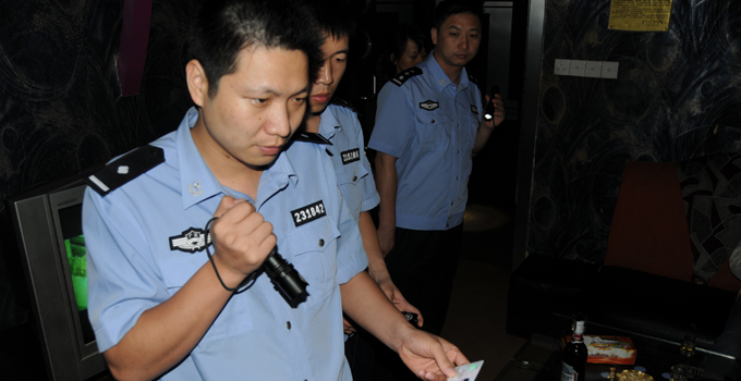 缉毒中队长谈卧底侦查经历 办买家深夜进村暗遭尾随