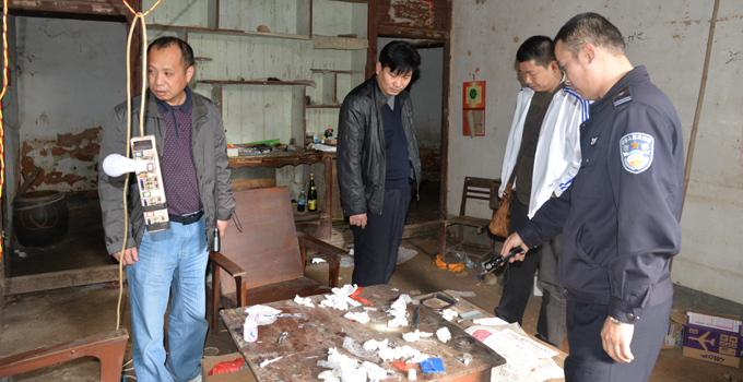 封开警方侦破一个制毒造枪重大团伙案件