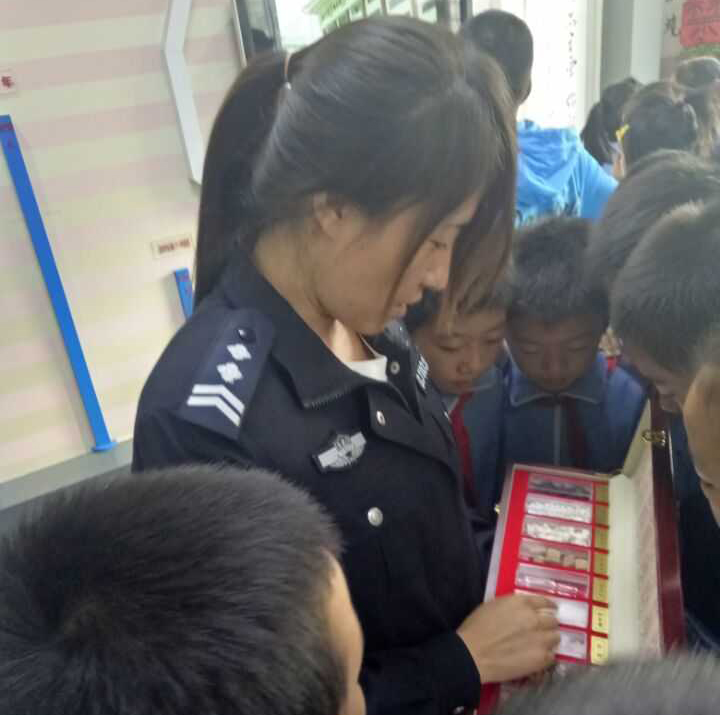 禁毒宣传进课堂