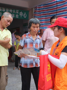 广东廉江：良垌镇禁毒宣传进镇卫生院