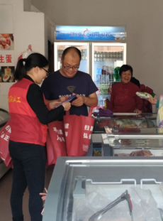 广东江门：禁毒宣传进商户，打响禁毒安全保障战