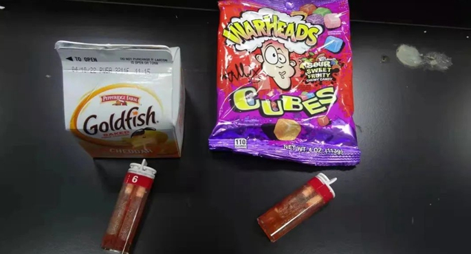 不远万里网购几包零食？拆开一看：真“刑”！