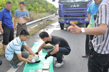 广西摧毁一特大贩毒团伙 数百万毒资清点5小时