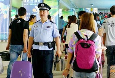 西安民警侯胜利：4年练就一双缉毒“法眼”