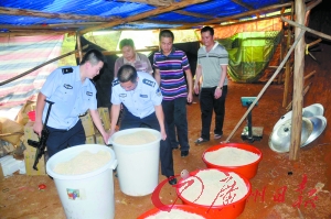 废弃养猪场里制毒被端