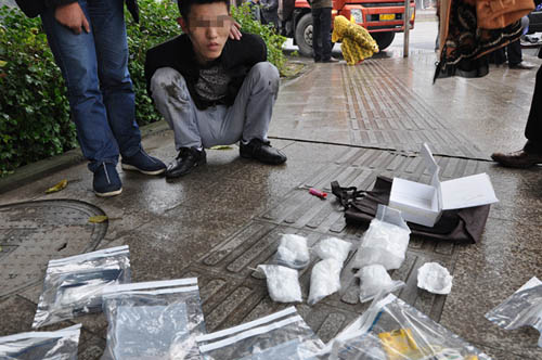 重庆江津破家族式运输贩毒案 缴冰毒958.6克