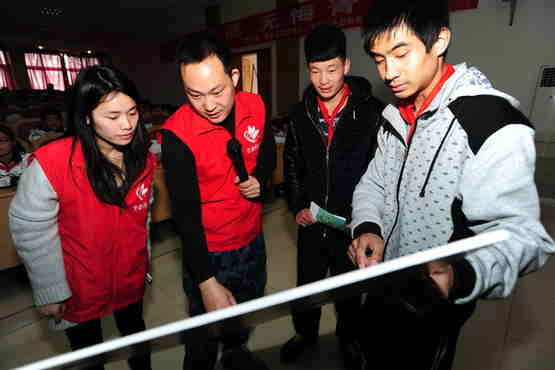 社工活动进校园 禁毒从青少年抓起